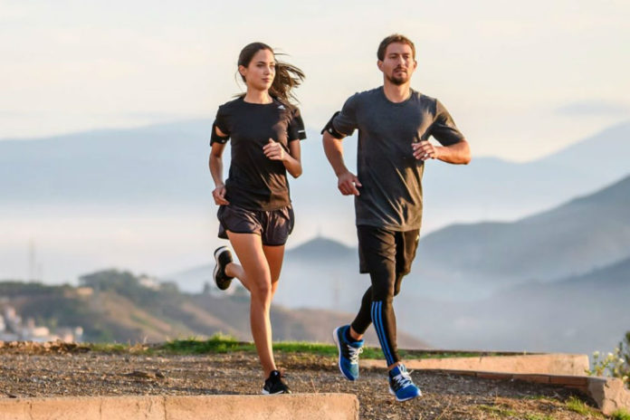 Cum te pregătești pentru o cursă de alergare – 7 sfaturi pentru începători